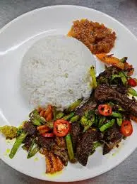 Nasi Putih + Daging Goreng Kunyit 