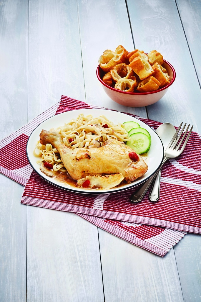 FRAGRANT HERBAL SALTED CHICKEN LEG + MEE