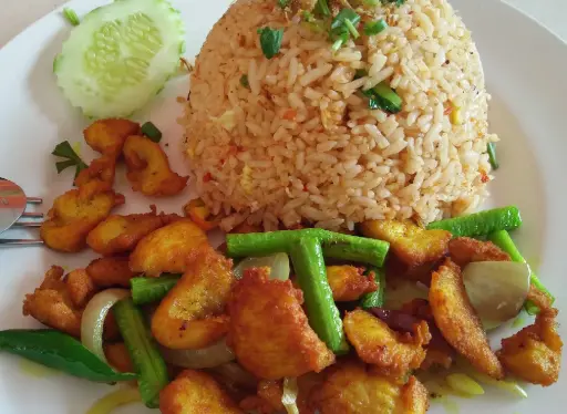Nasi Goreng Ayam Kunyit 