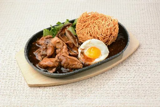 Sizzling Mushroom Chicken Yee Mee